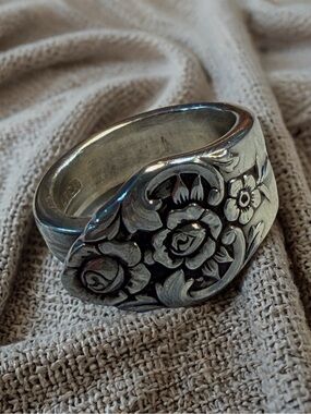 Vintage Handcrafted Silver Plated Oneida Spoon Ring Sz. 8 Floral Pattern